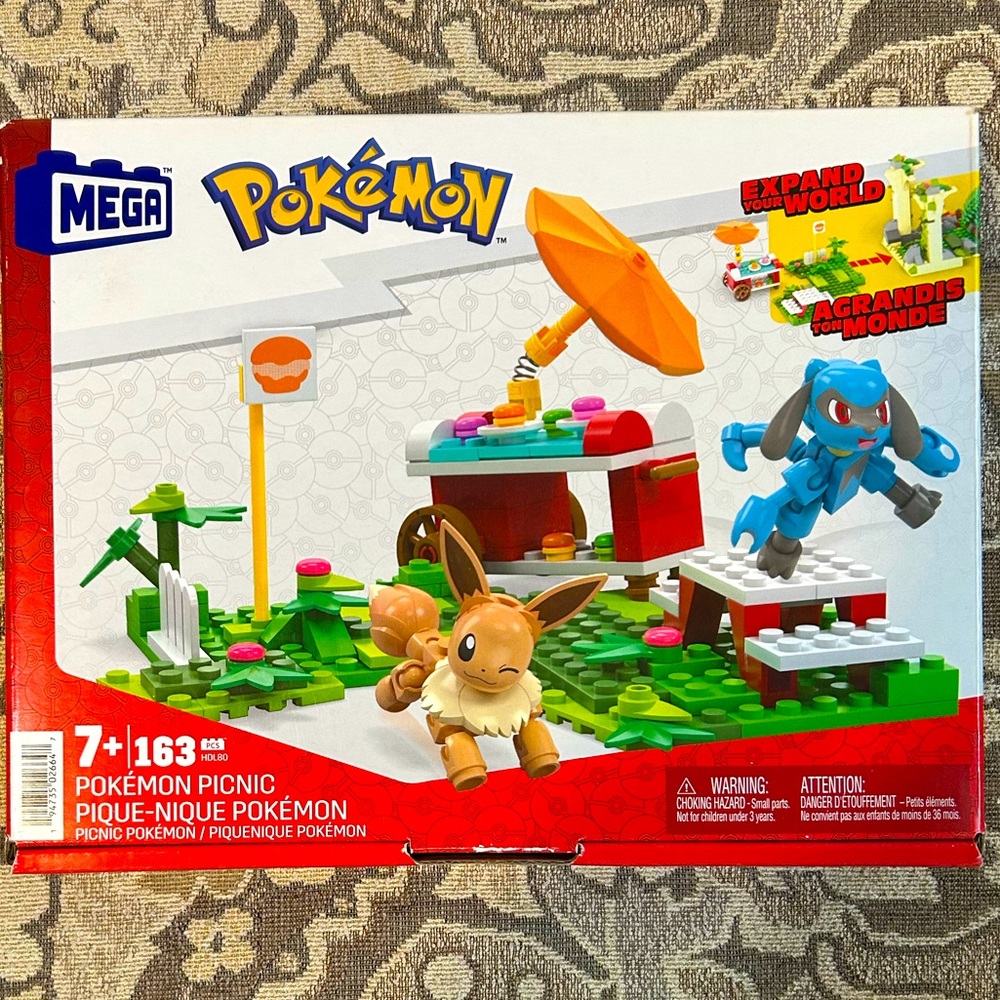 Mega Pokemon Building Kit. “Pokemon Picnic” Eevee & Riolu 163 Pieces